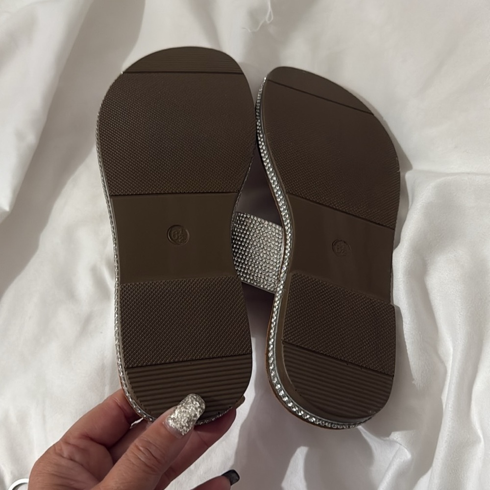FINAL PRICE Ladies Glittering Silver Slide Sandals. 6.5. NEW - Picture 4 of 8